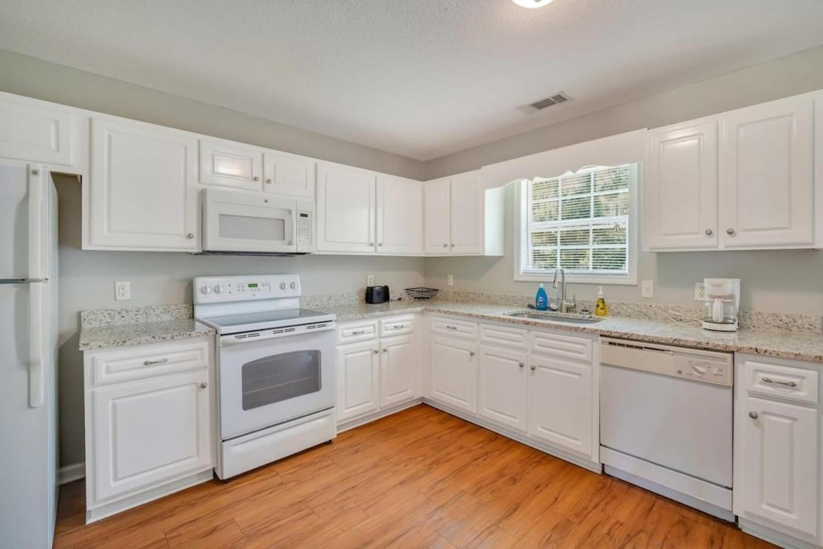 Charming Gray Home- 5 Mins From Gsu! Statesboro Zewnętrze zdjęcie